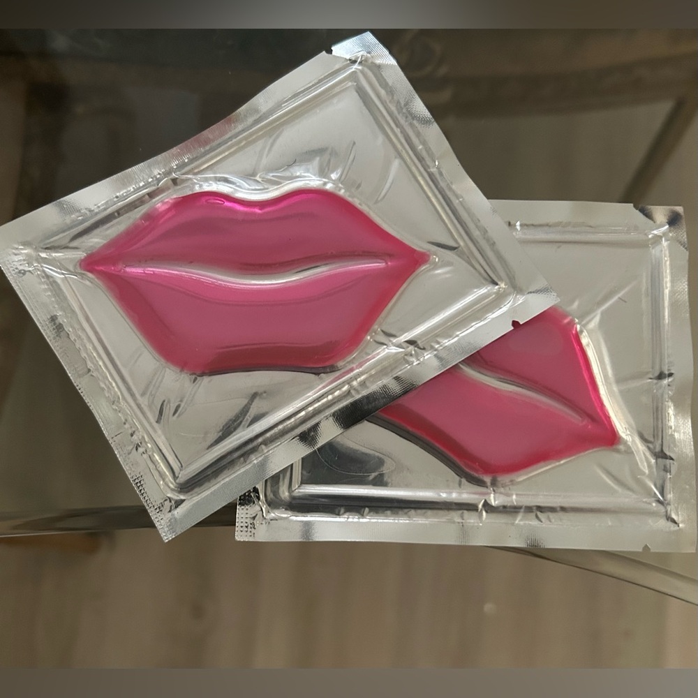 Collagen Moisturizing Lip Mask NWOT 2 for $5